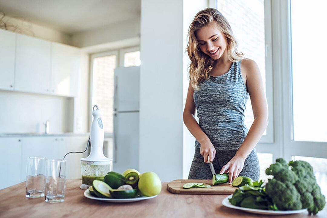 The girl prepares a healthy diet, having calculated the daily calorie intake